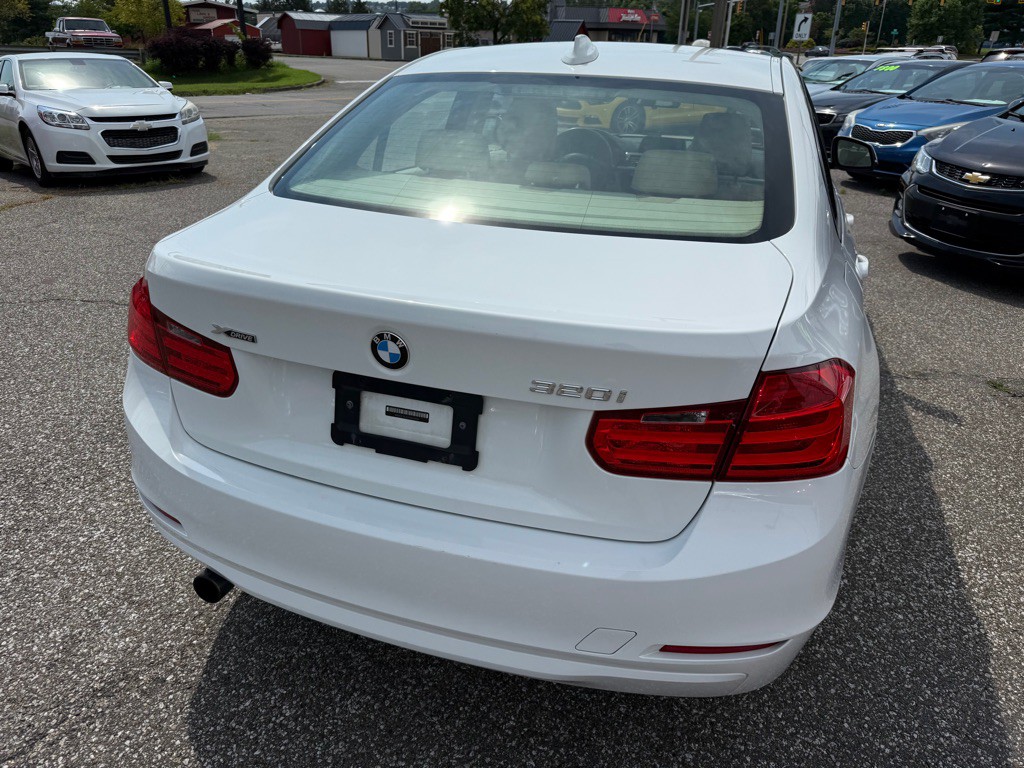 2015 BMW 3 Series Image 11