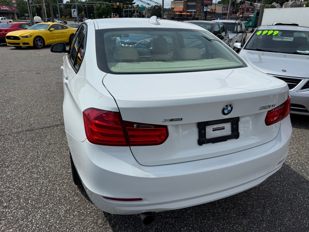 2015 BMW 3 Series Image 12