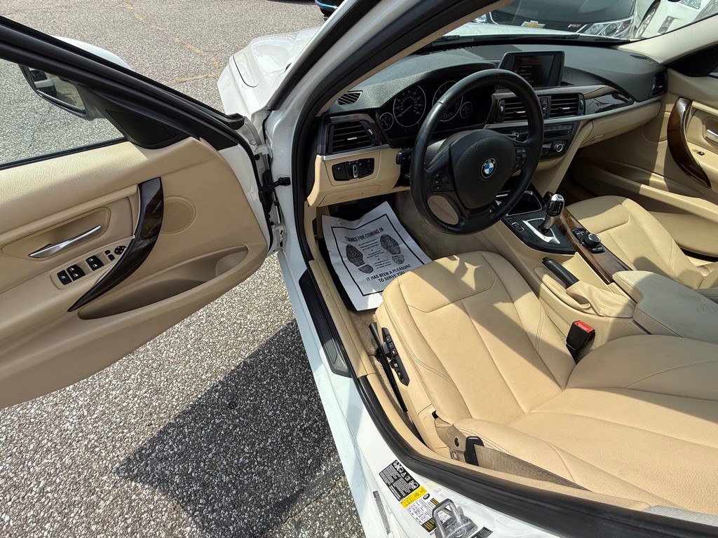 2015 BMW 3 Series Image 16