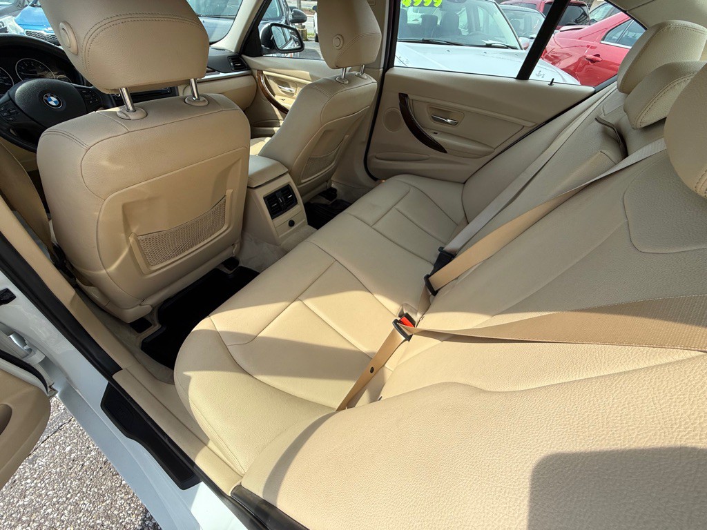 2015 BMW 3 Series Image 17