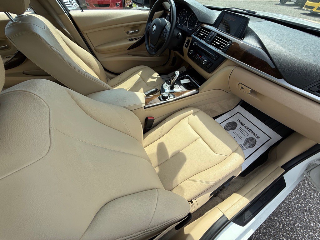 2015 BMW 3 Series Image 22