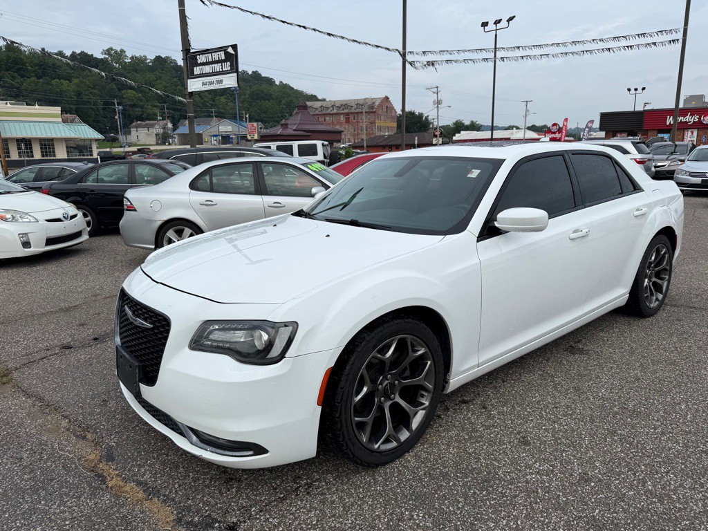 2015 Chrysler 300 Image 2
