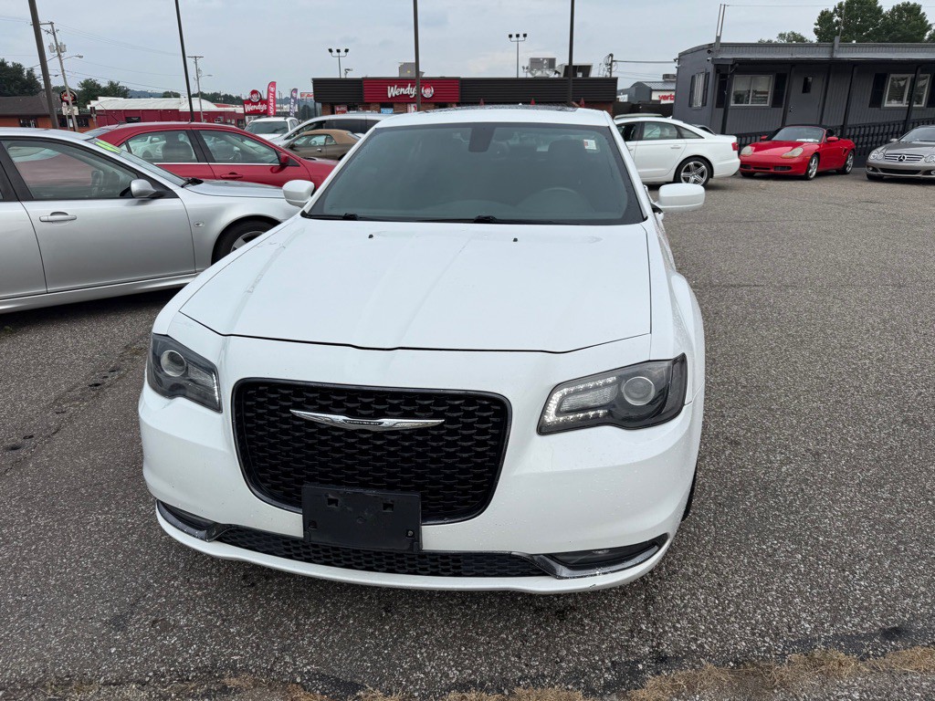 2015 Chrysler 300 Image 4