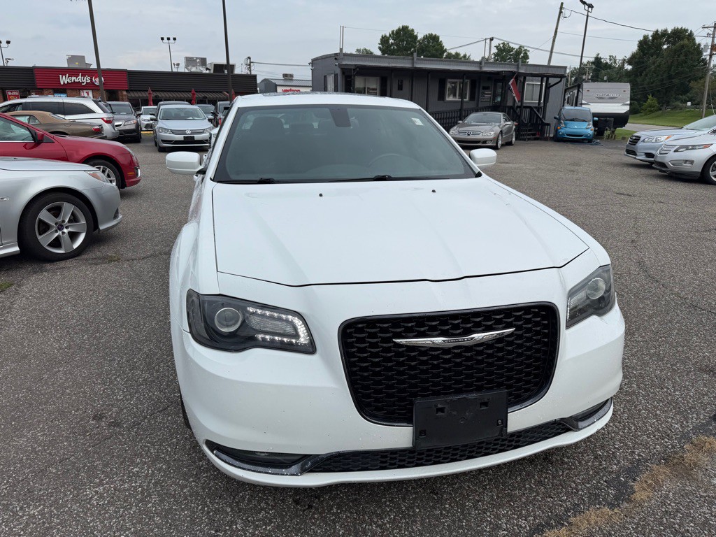 2015 Chrysler 300 Image 5