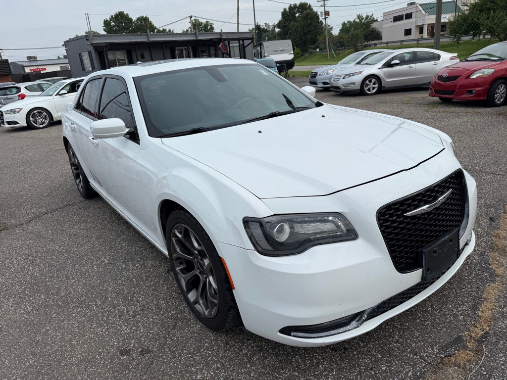 2015 Chrysler 300 Image 6