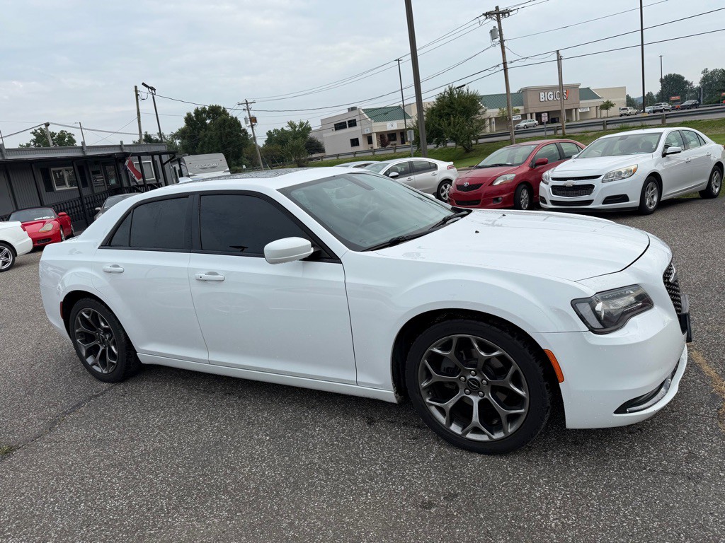2015 Chrysler 300 Image 7