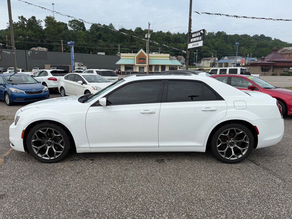 2015 Chrysler 300 Image 13