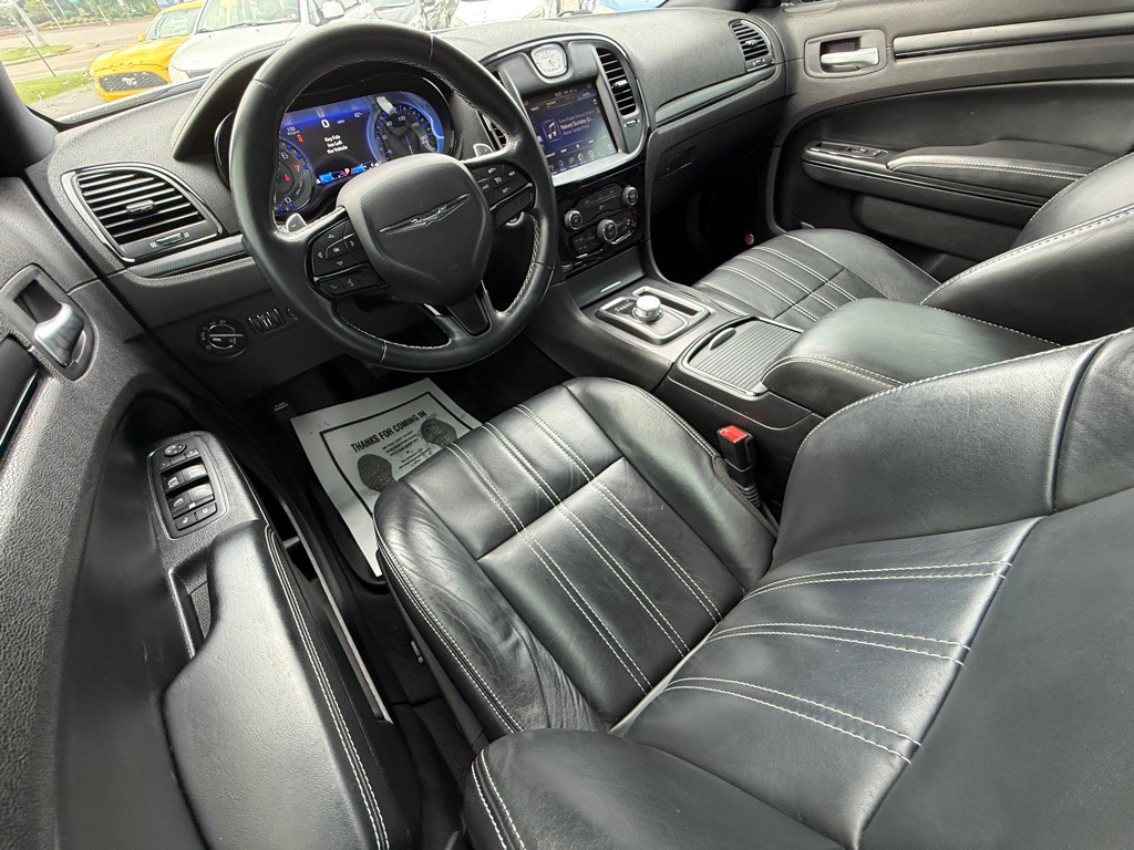 2015 Chrysler 300 Image 16
