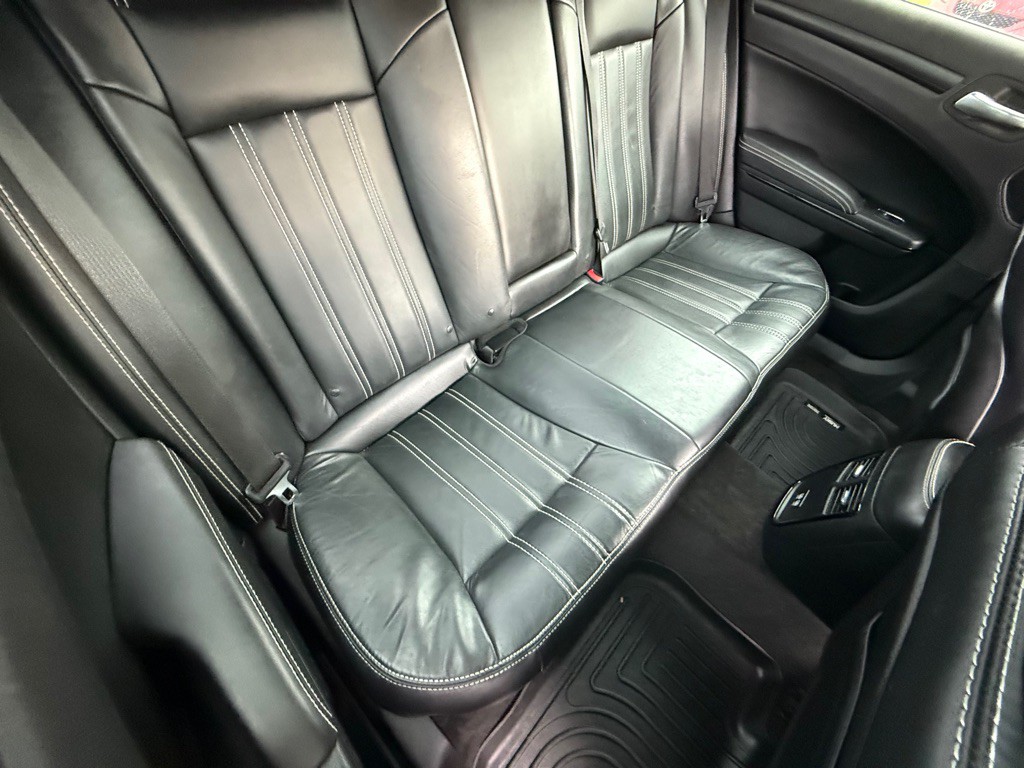 2015 Chrysler 300 Image 20