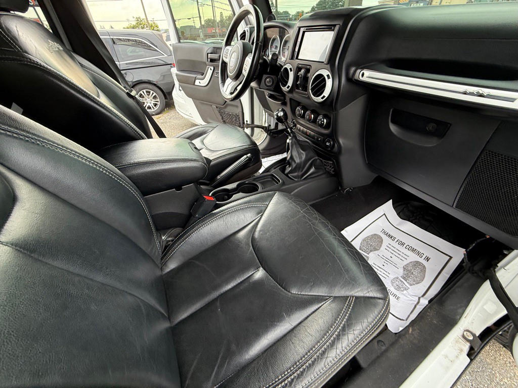 2015 Chrysler 300 Image 26