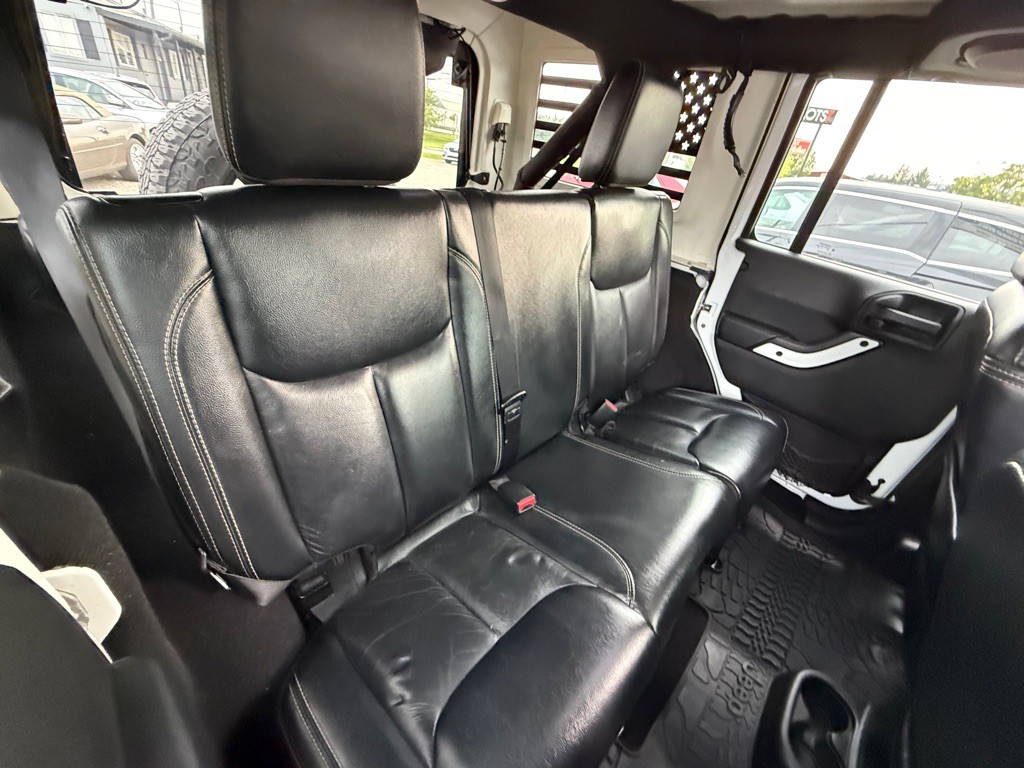2015 Chrysler 300 Image 27