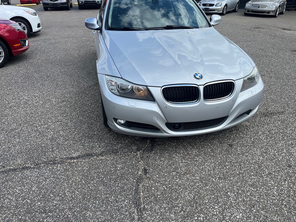 2011 BMW 3 Series Image 4