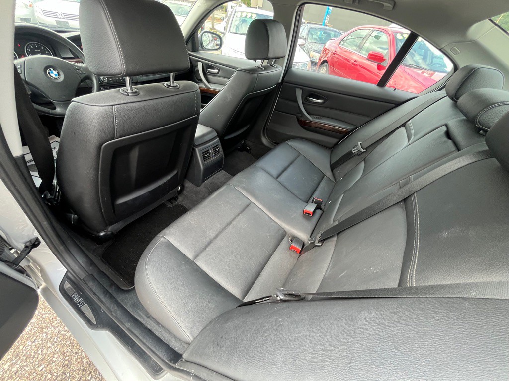 2011 BMW 3 Series Image 18