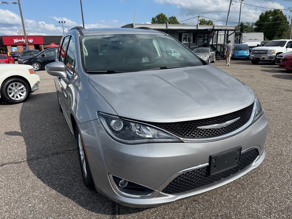 2017 Chrysler Pacifica Image 4