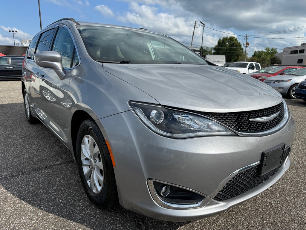 2017 Chrysler Pacifica Image 5