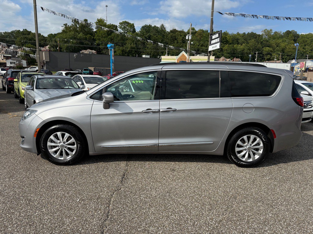2017 Chrysler Pacifica Image 11