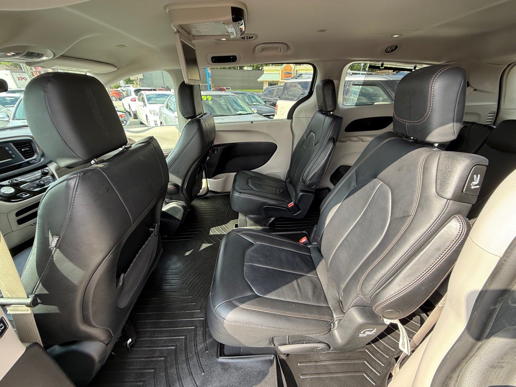 2017 Chrysler Pacifica Image 14