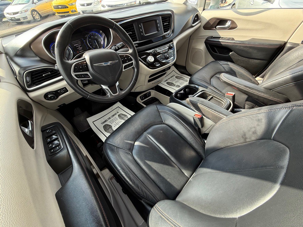 2017 Chrysler Pacifica Image 15