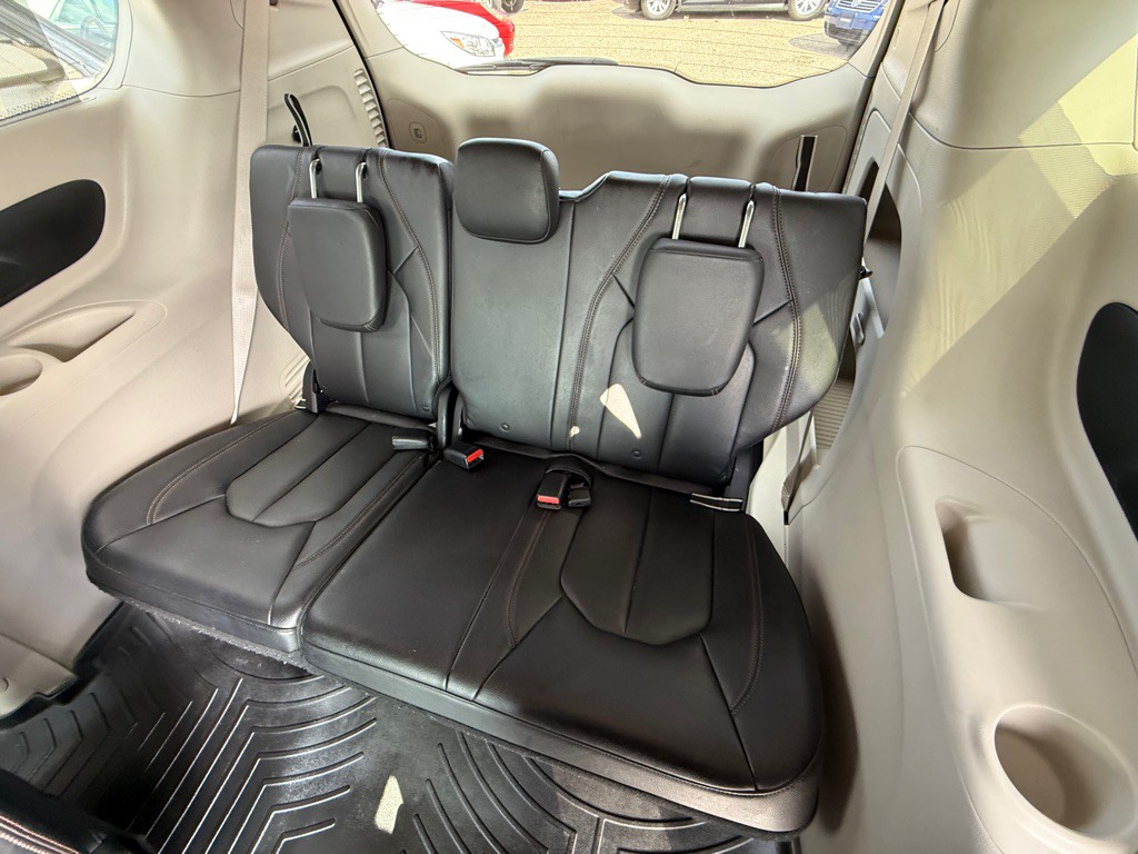 2017 Chrysler Pacifica Image 16