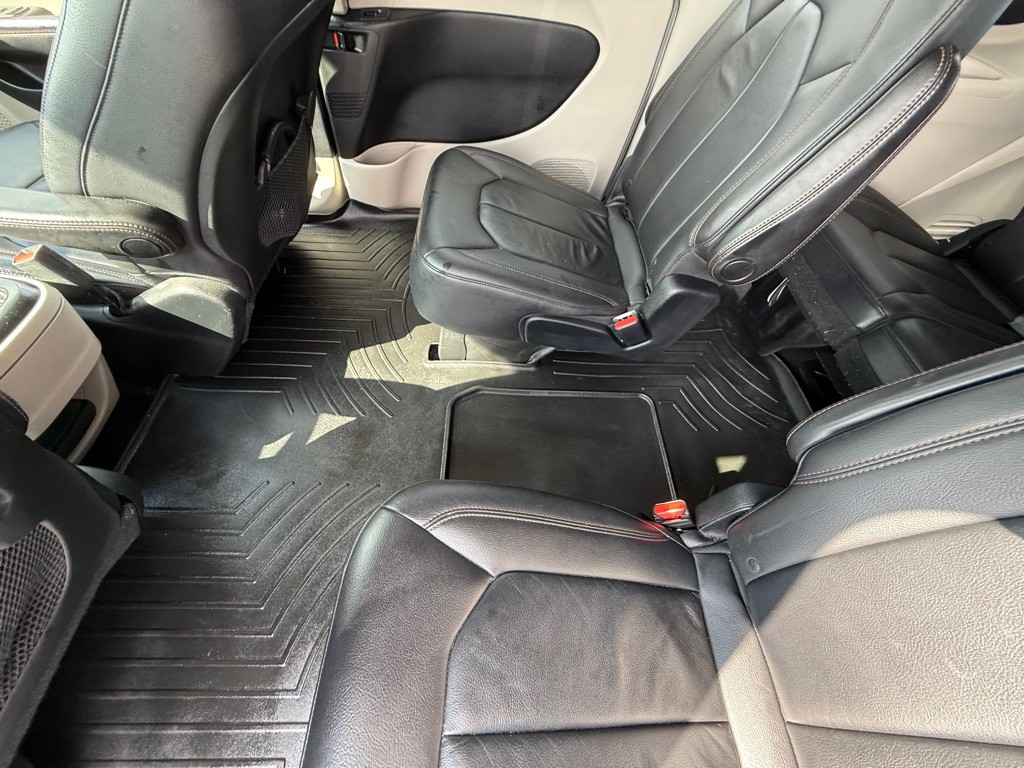2017 Chrysler Pacifica Image 17