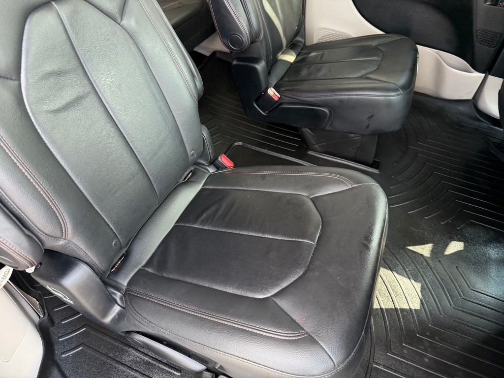 2017 Chrysler Pacifica Image 18