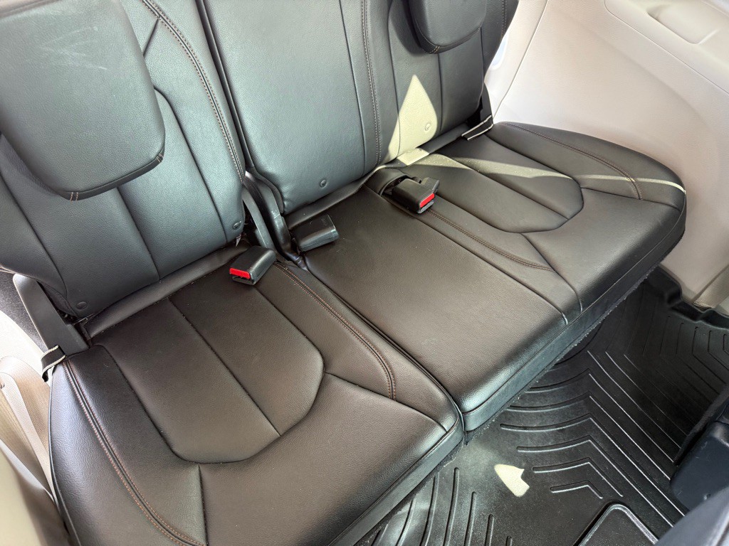2017 Chrysler Pacifica Image 19