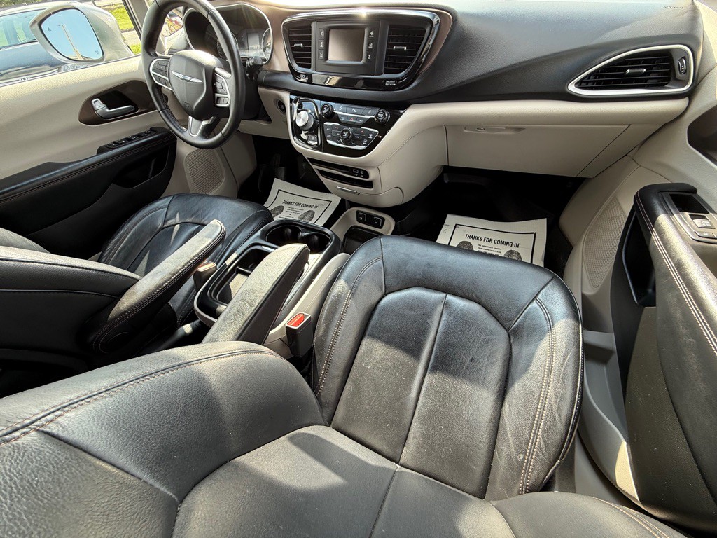 2017 Chrysler Pacifica Image 20