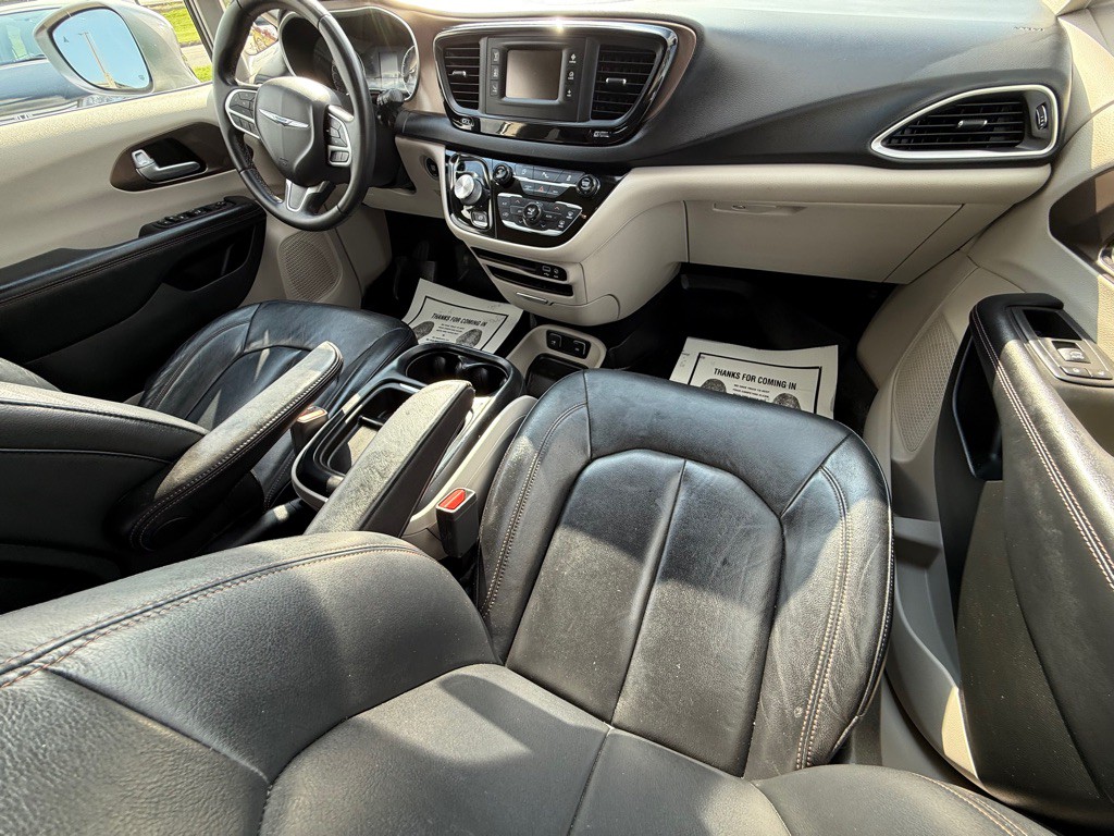 2017 Chrysler Pacifica Image 21
