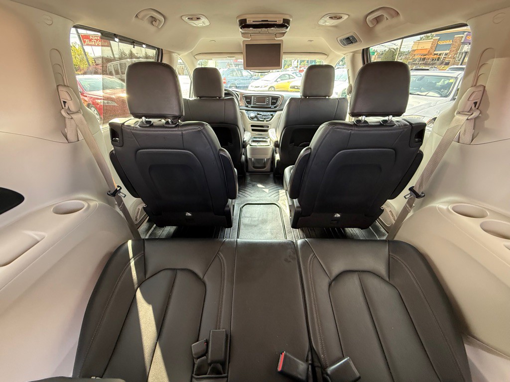 2017 Chrysler Pacifica Image 24