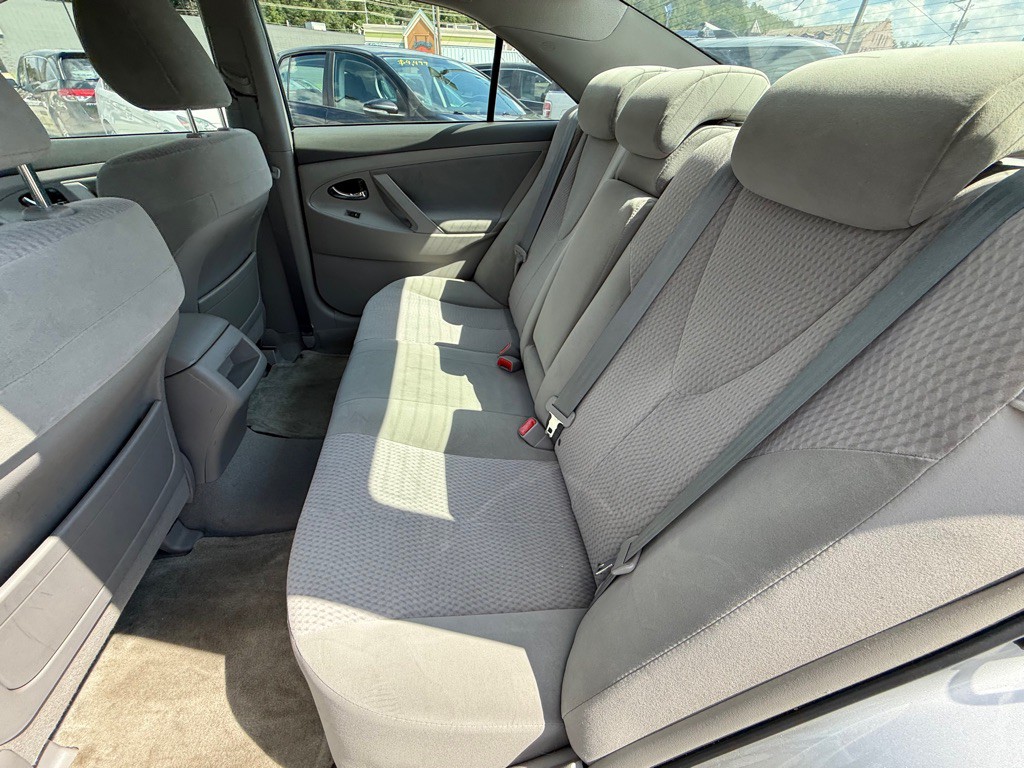 2010 Toyota Camry Image 16