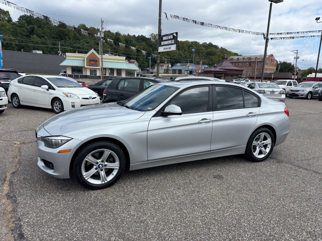 2013 BMW 3 Series Image 2