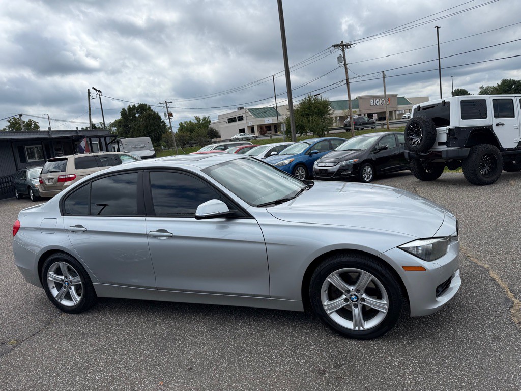 2013 BMW 3 Series Image 7