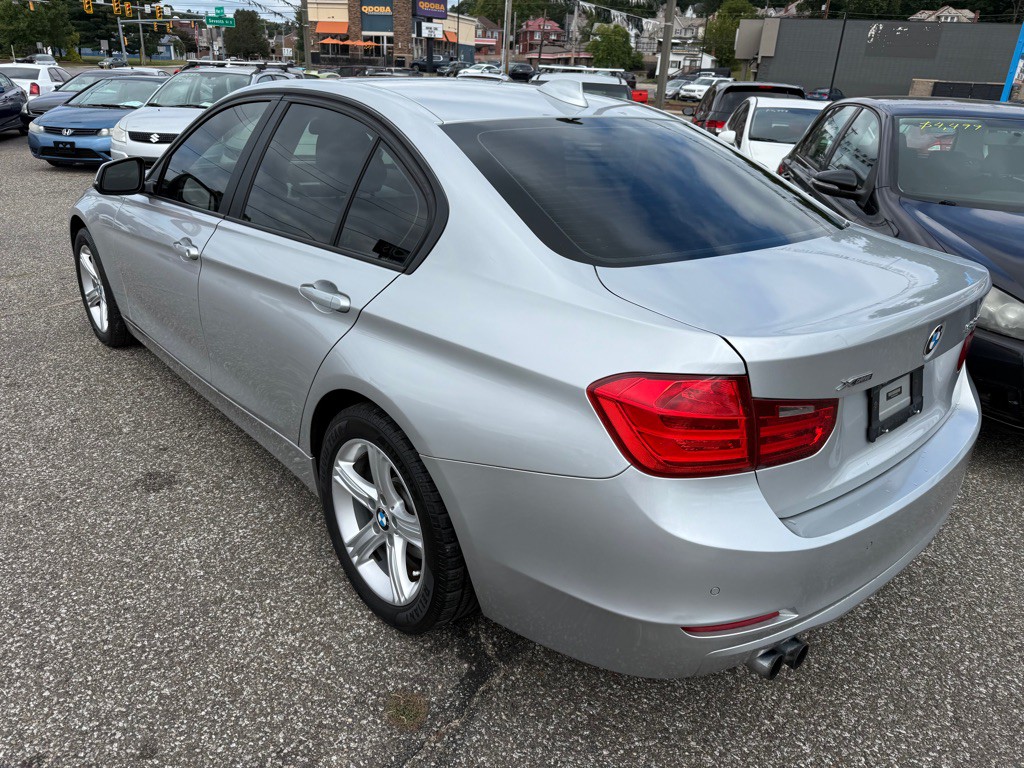 2013 BMW 3 Series Image 11