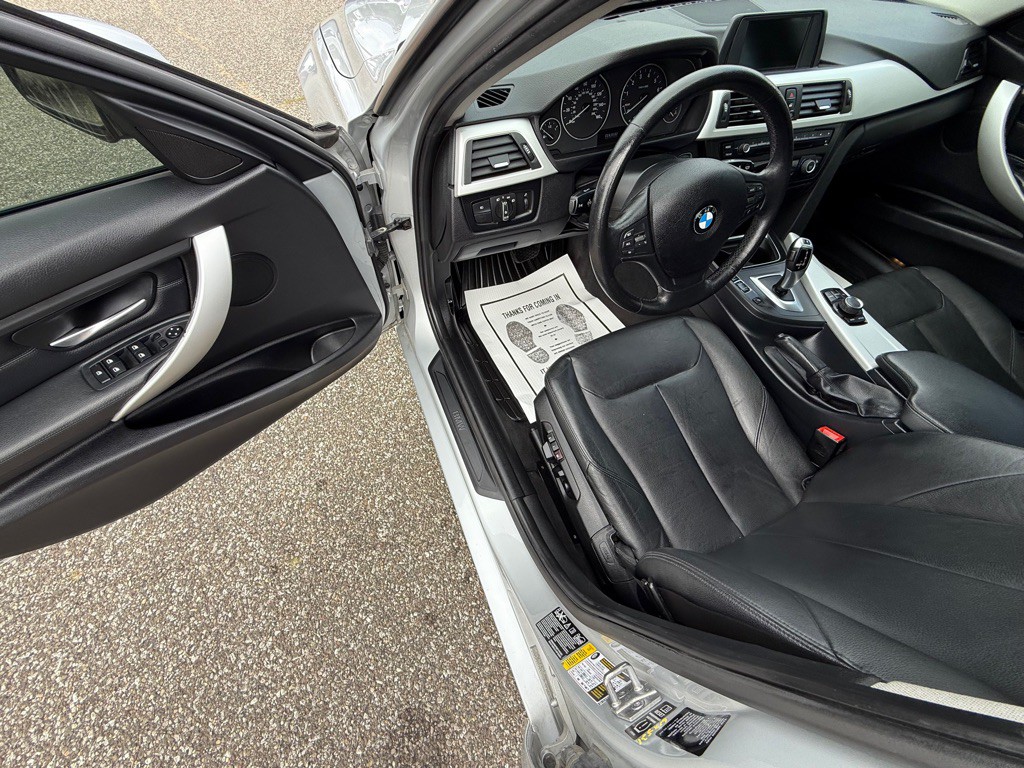 2013 BMW 3 Series Image 14