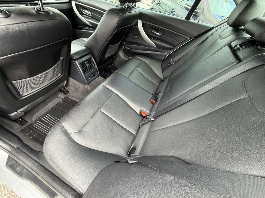 2013 BMW 3 Series Image 15