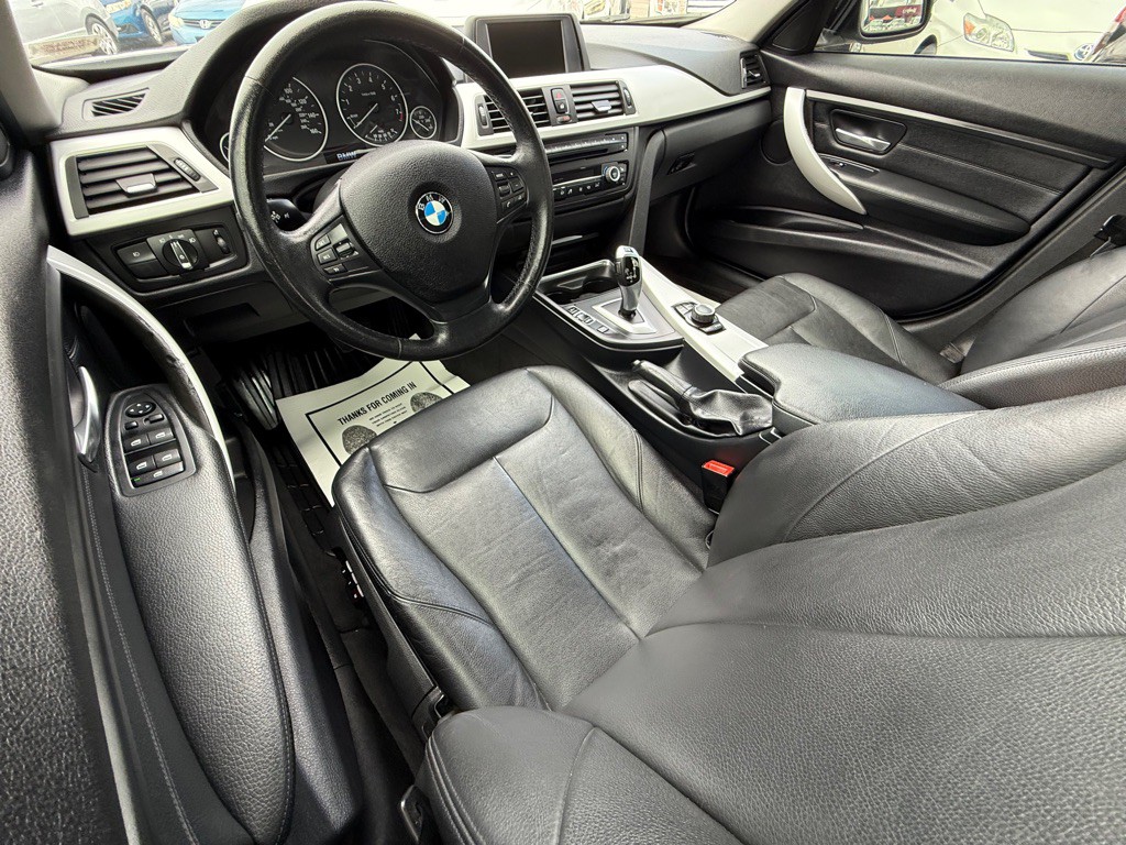 2013 BMW 3 Series Image 16
