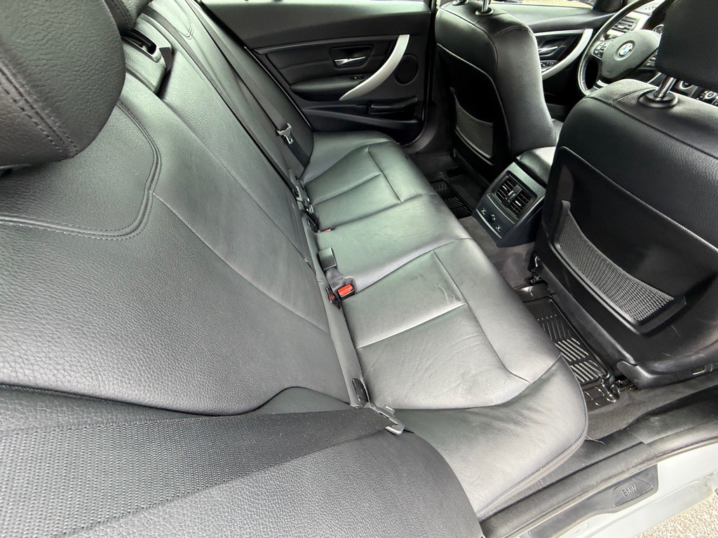 2013 BMW 3 Series Image 17