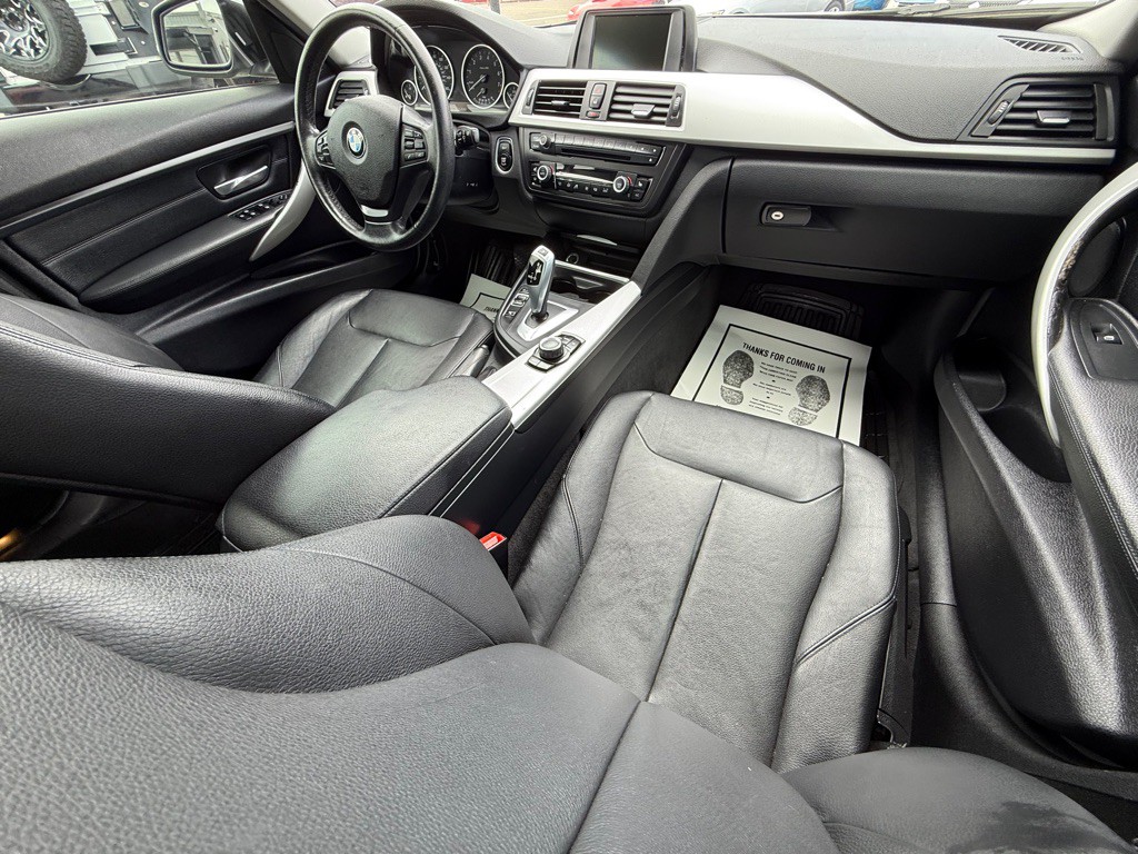 2013 BMW 3 Series Image 18