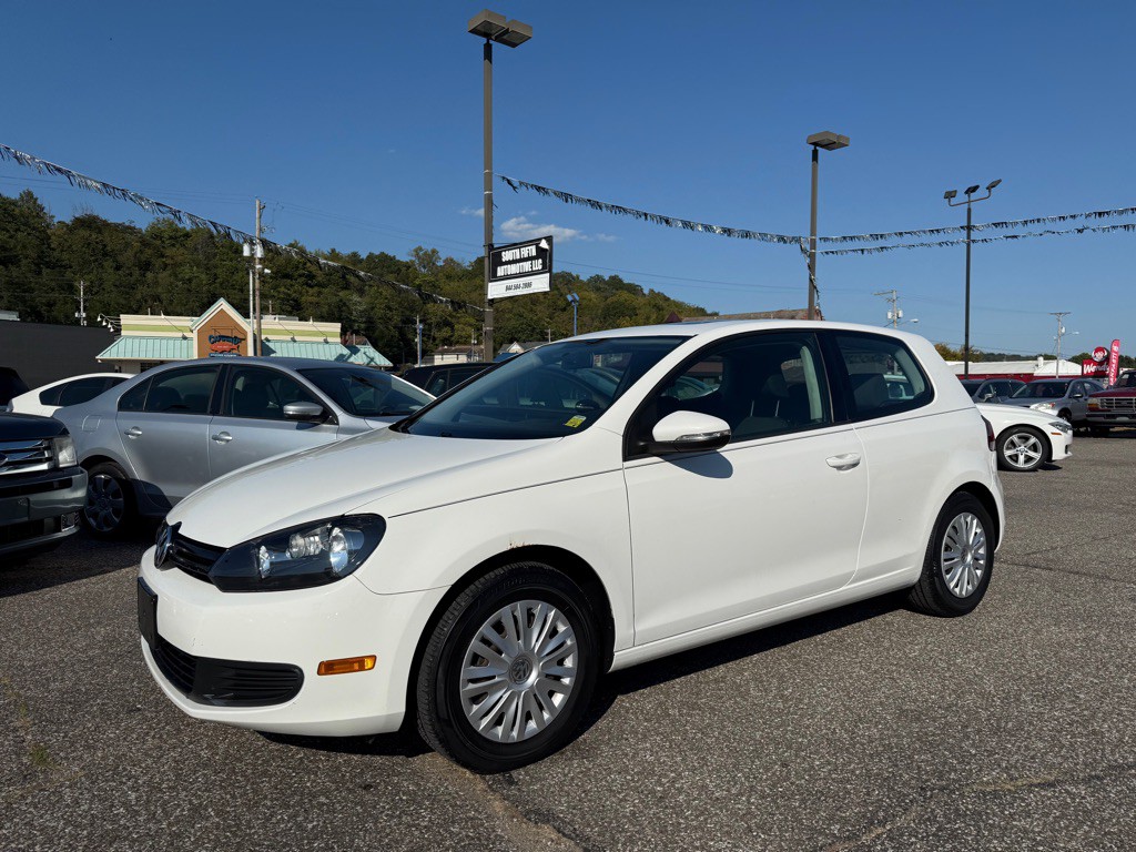 2011 Volkswagen Golf Image 1