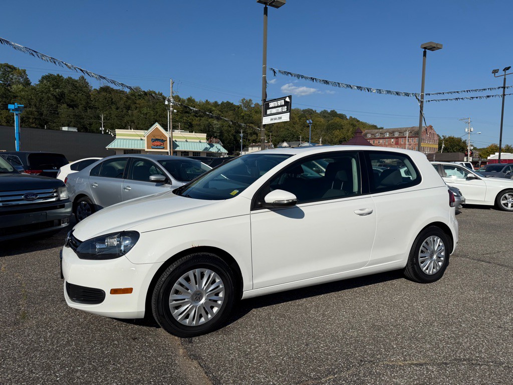 2011 Volkswagen Golf Image 2