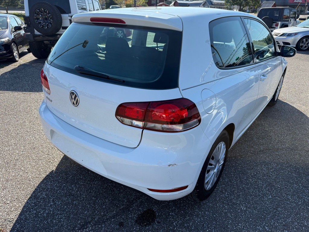 2011 Volkswagen Golf Image 8