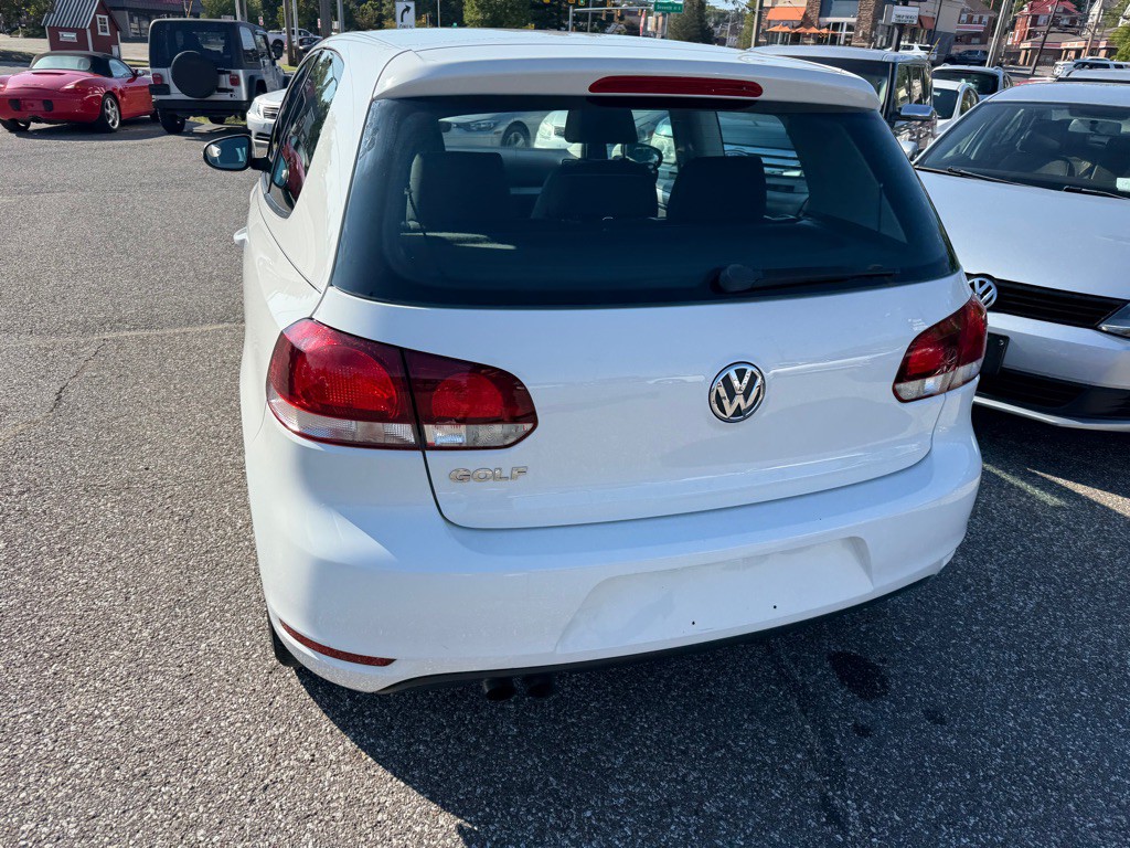 2011 Volkswagen Golf Image 10