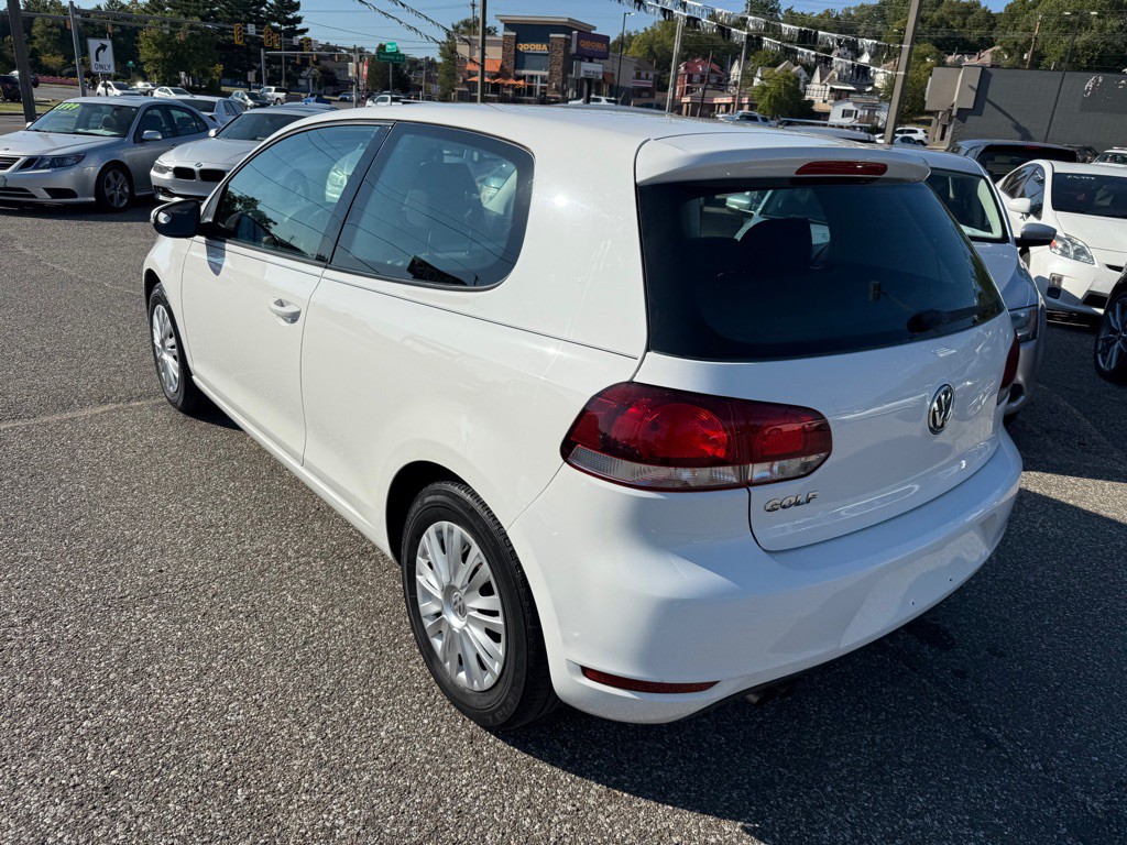 2011 Volkswagen Golf Image 11