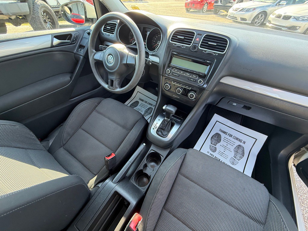 2011 Volkswagen Golf Image 18