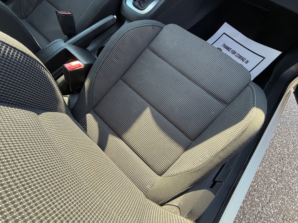 2011 Volkswagen Golf Image 19