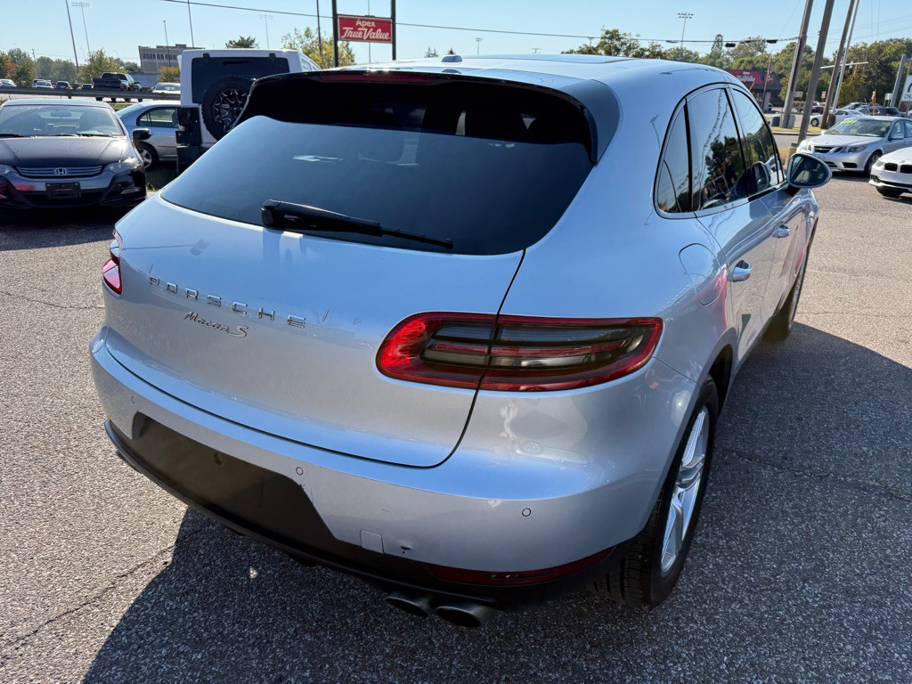 2015 Porsche Macan Image 10