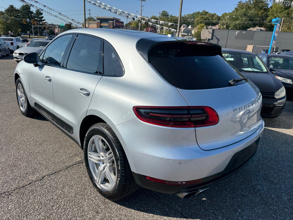 2015 Porsche Macan Image 13
