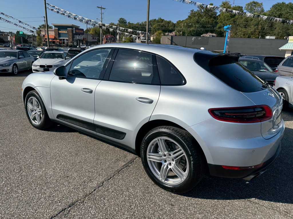 2015 Porsche Macan Image 14