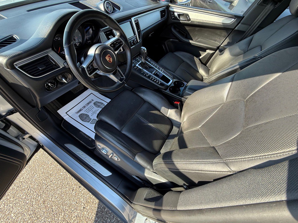 2015 Porsche Macan Image 16