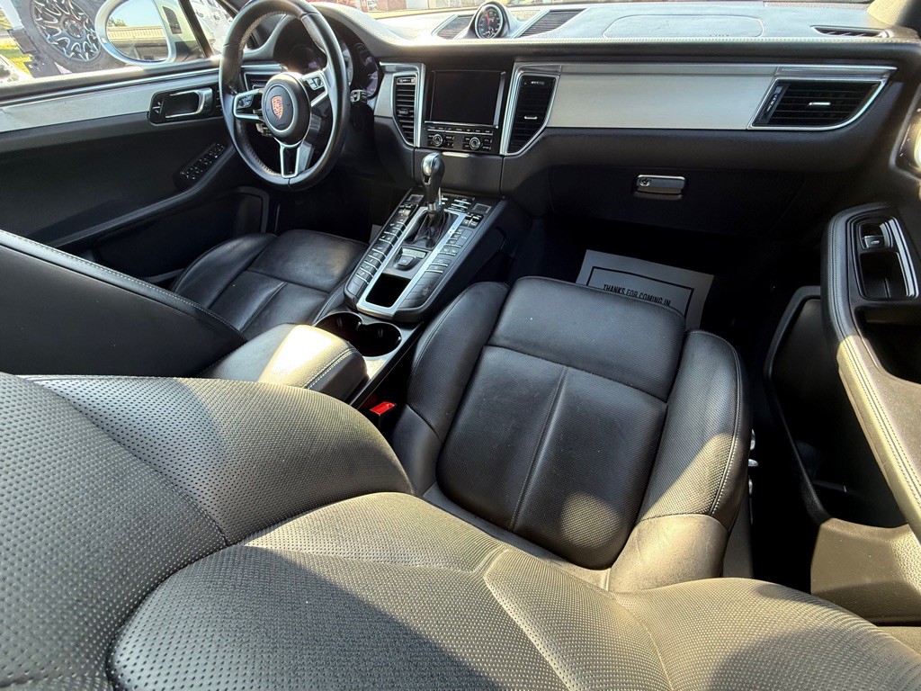 2015 Porsche Macan Image 20
